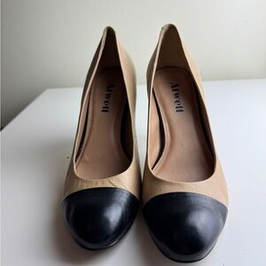 Elegant Tan and Black Heels